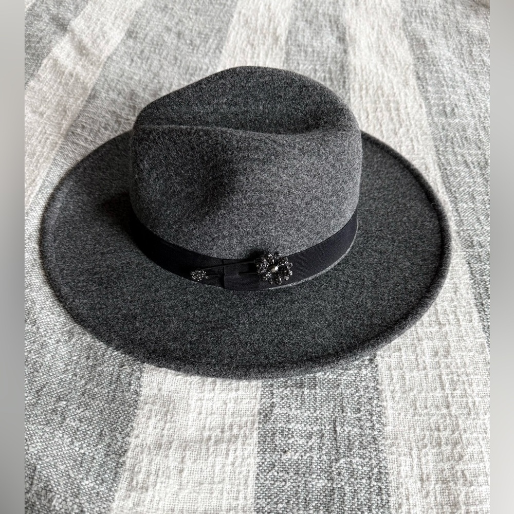 Gray Felt Women’s Fedora Cowboy Hat Black Band No Bow Pin is added Removable